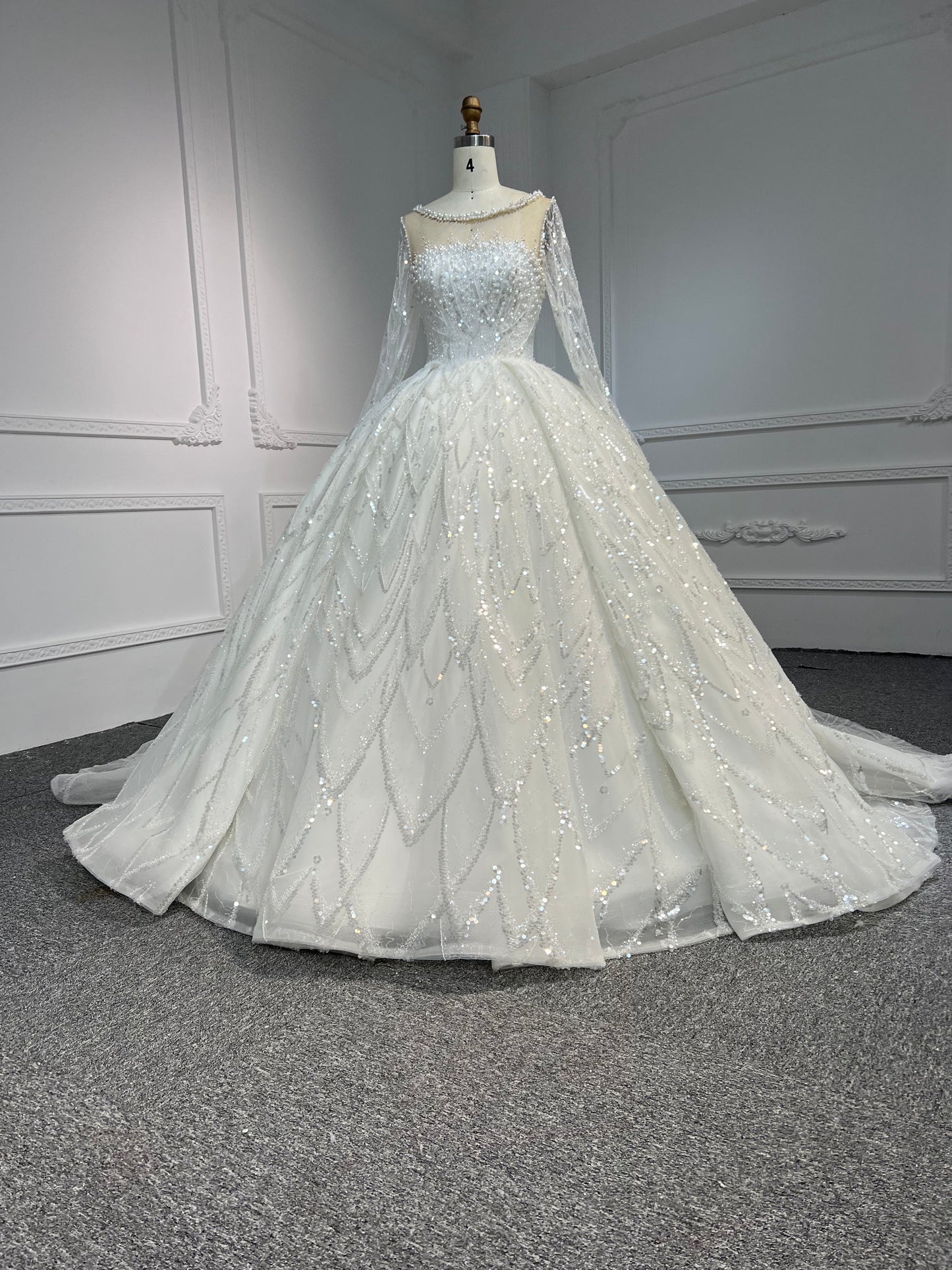Plus Size Long-Sleeved Pearl Sequin Wedding Dress Plus Size Long-Sleeved Pearl Sequin Wedding Dress
