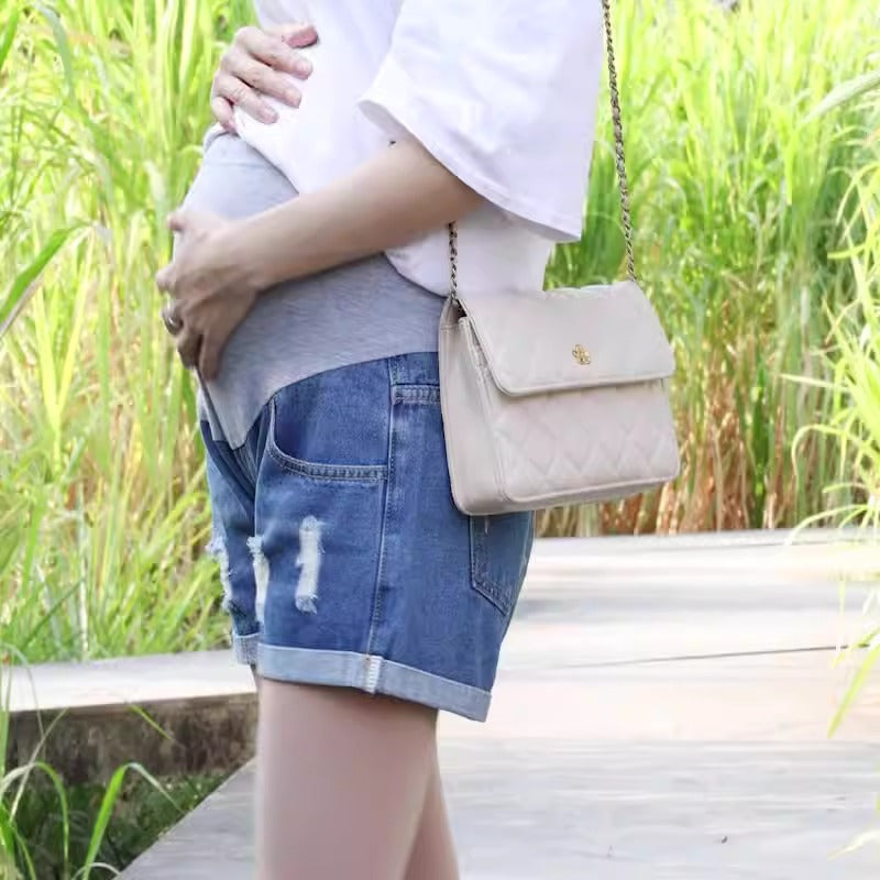 Plus Size Maternity Denim Shorts with Flap Pockets Plus Size Maternity Denim Shorts with Flap Pockets