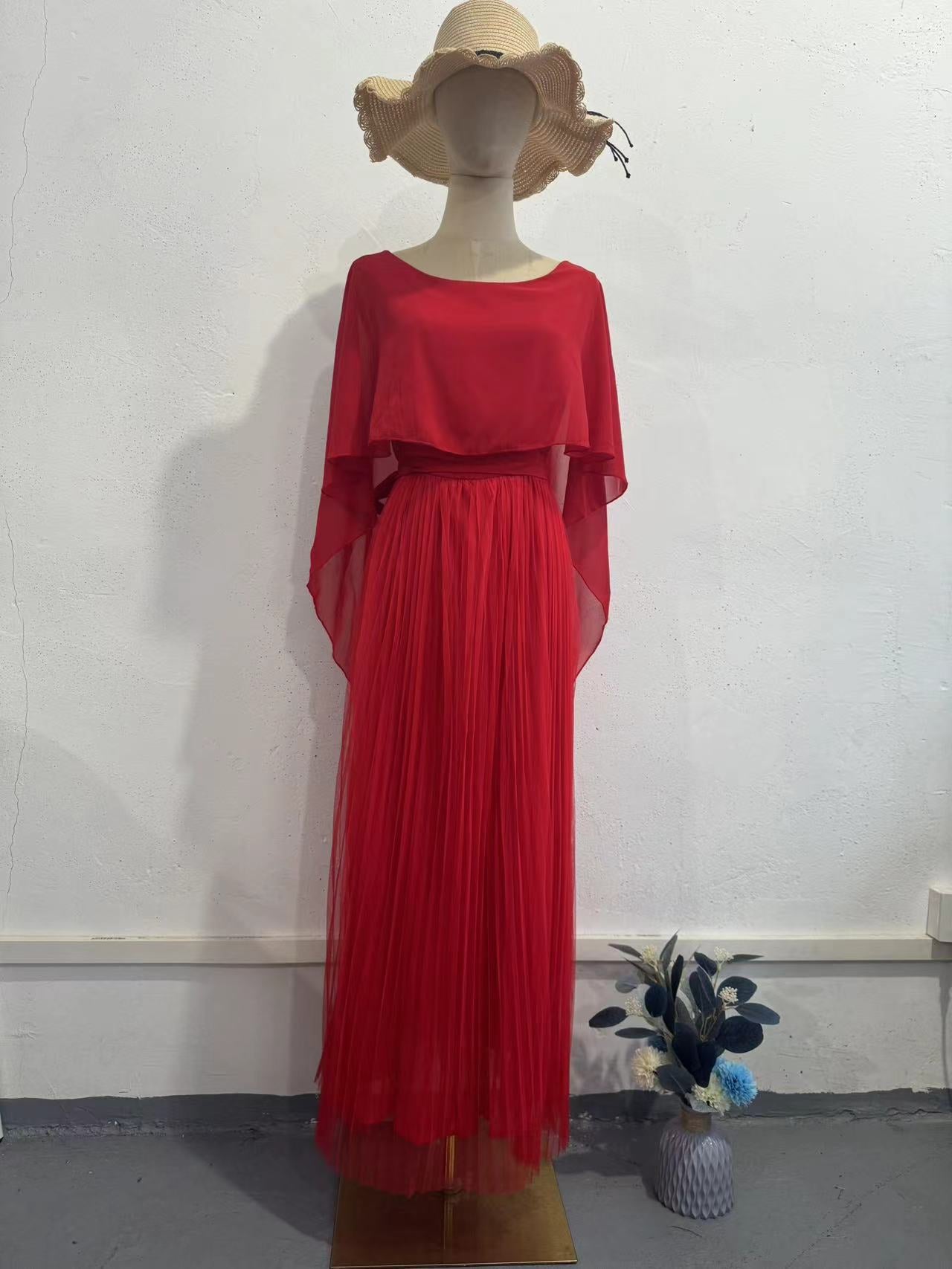 Plus Size Maxi Dress with Puff Skirt and Three-Quarter Sleeves Plus Size Maxi Dress with Puff Skirt and Three-Quarter Sleeves
