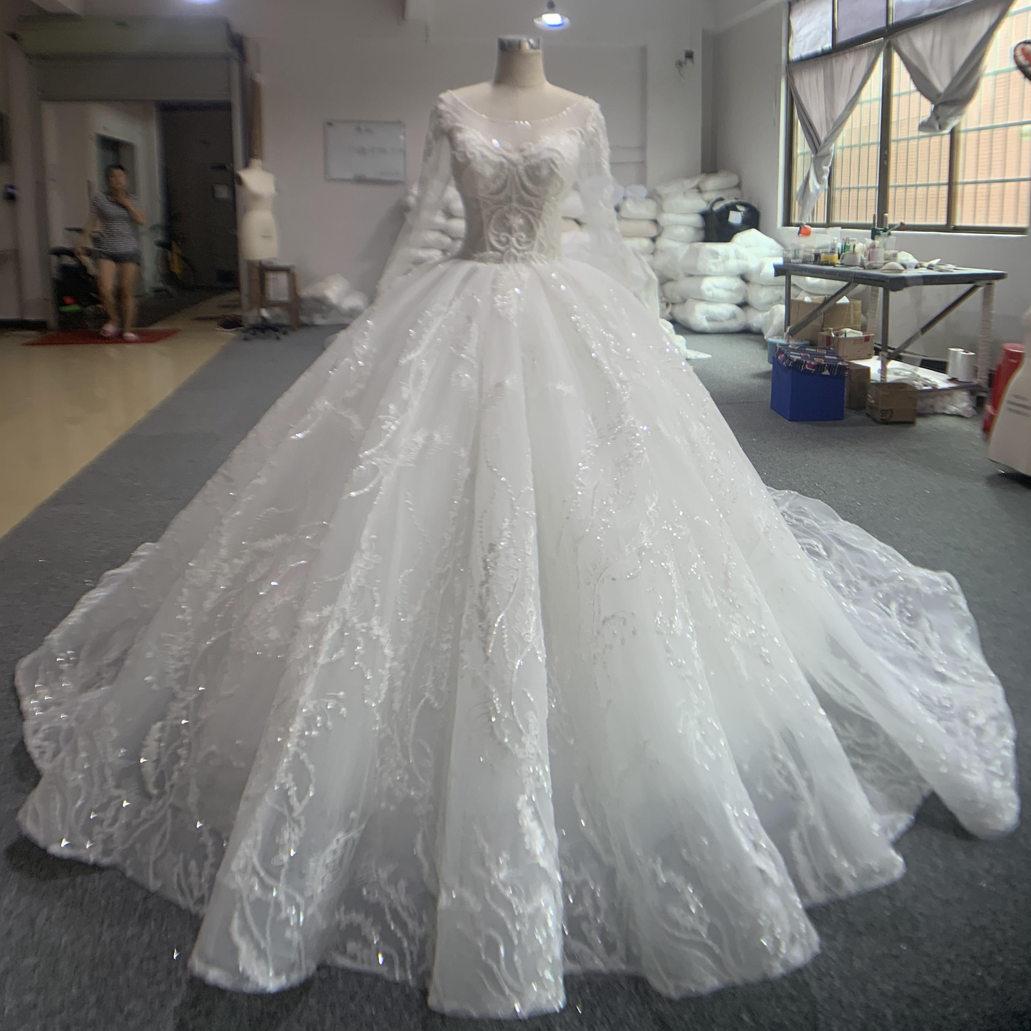 BYG new style wedding dress long sleeves chapel train bridal gown Ball gown wedding dress BYG Wedding Factory BYG new style wedding dress long sleeves chapel train bridal gown Ball gown wedding dress BYG Wedding Factory