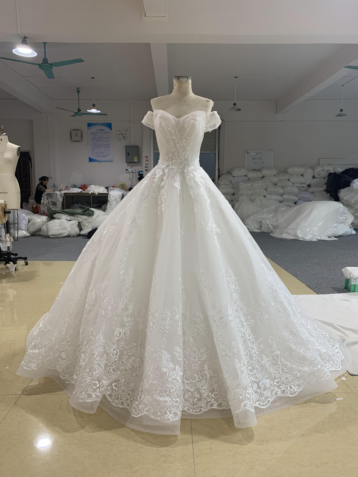 BYG princess wedding dress off the shoulder bridal gown Ball gown wedding dress BYG Wedding Factory BYG princess wedding dress off the shoulder bridal gown Ball gown wedding dress BYG Wedding Factory
