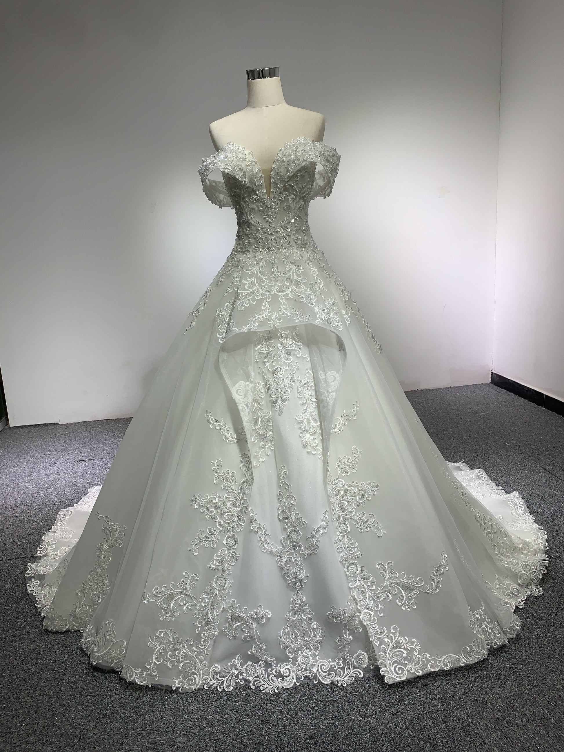 BYG fashion design off the shoulder wedding dress lace up Ball gown wedding dress BYG Wedding Factory 