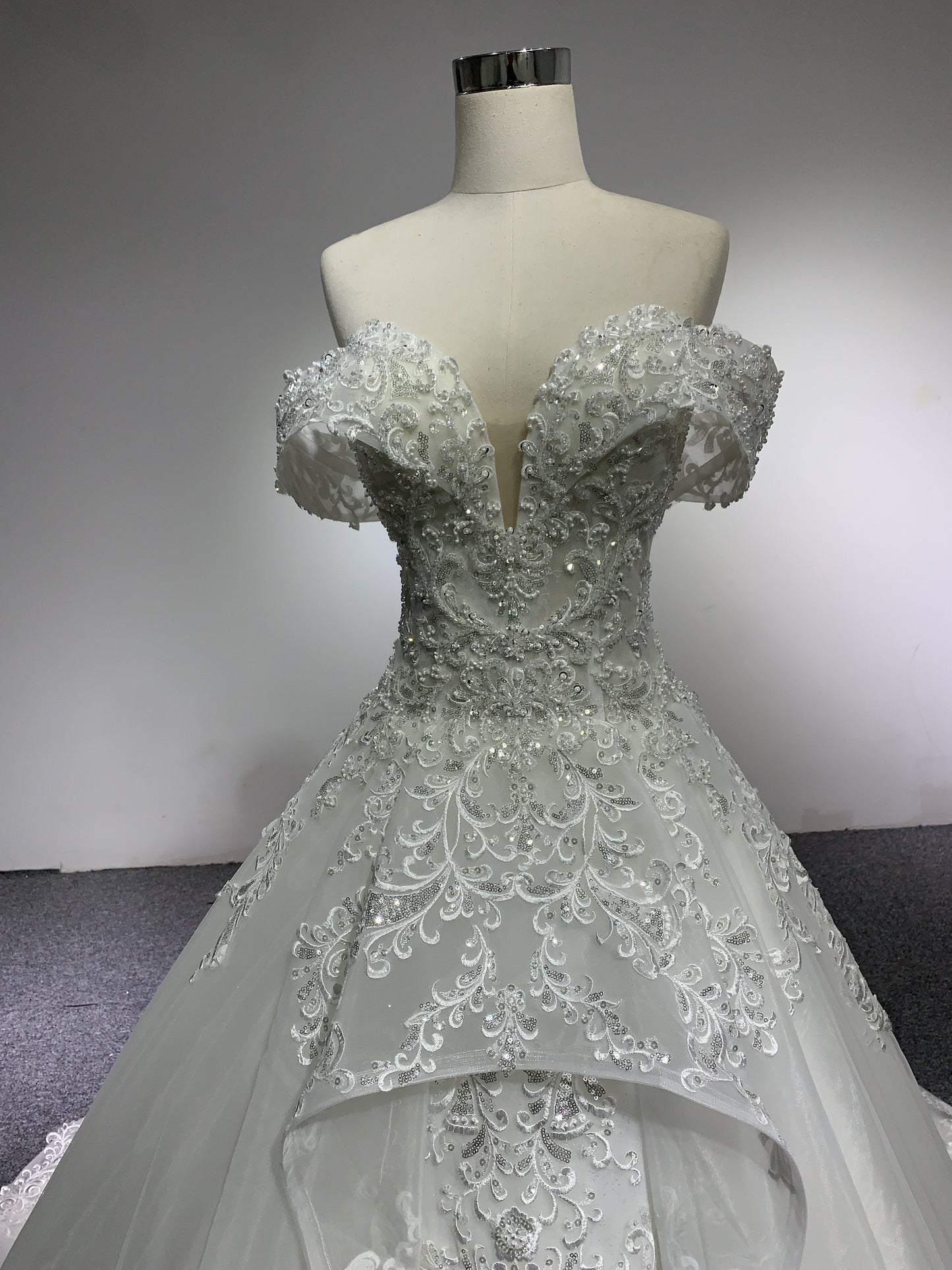 BYG fashion design off the shoulder wedding dress lace up Ball gown wedding dress BYG Wedding Factory 