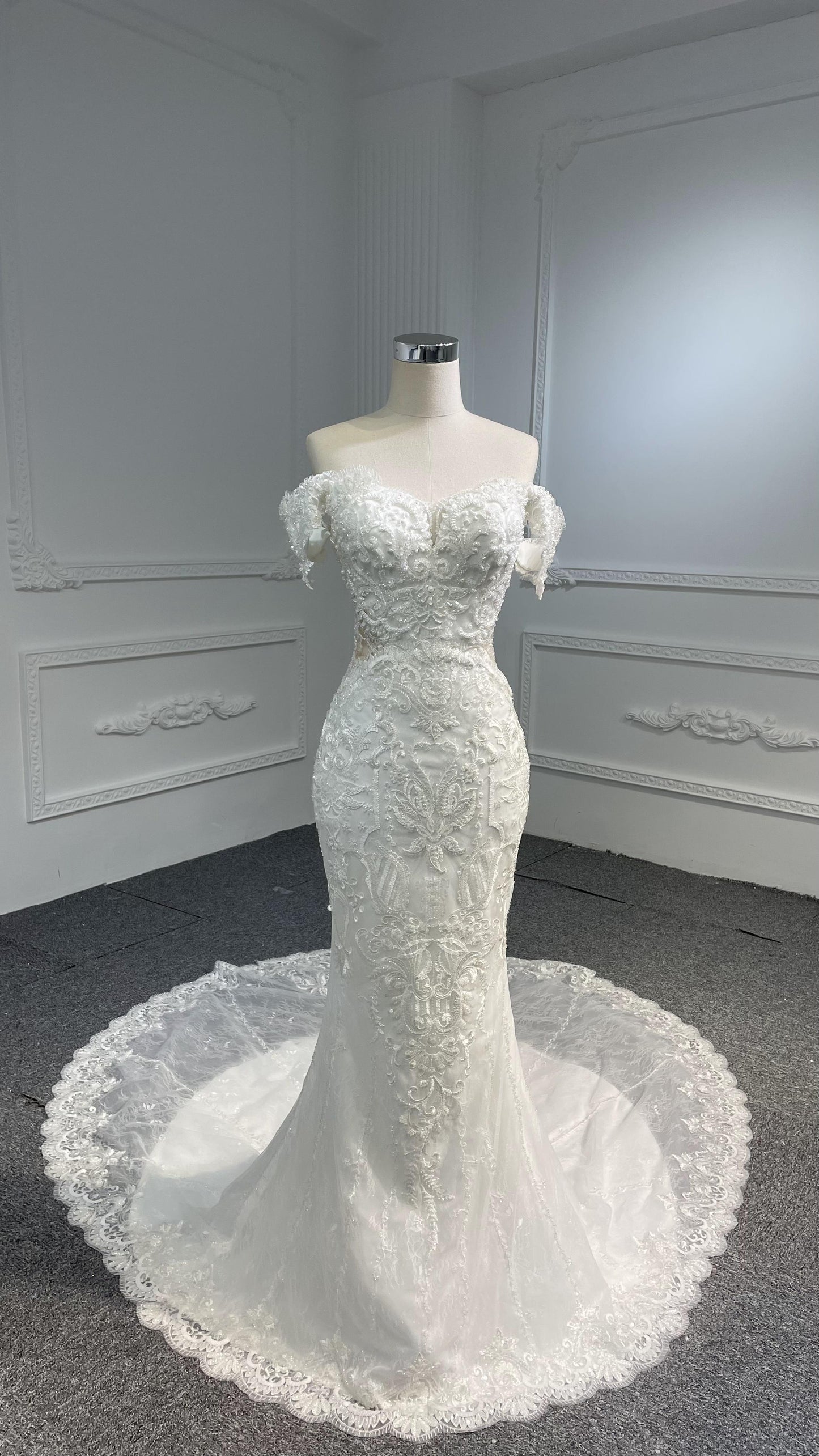 Plus Size Retro Lace One-Shoulder Mermaid Wedding Dress