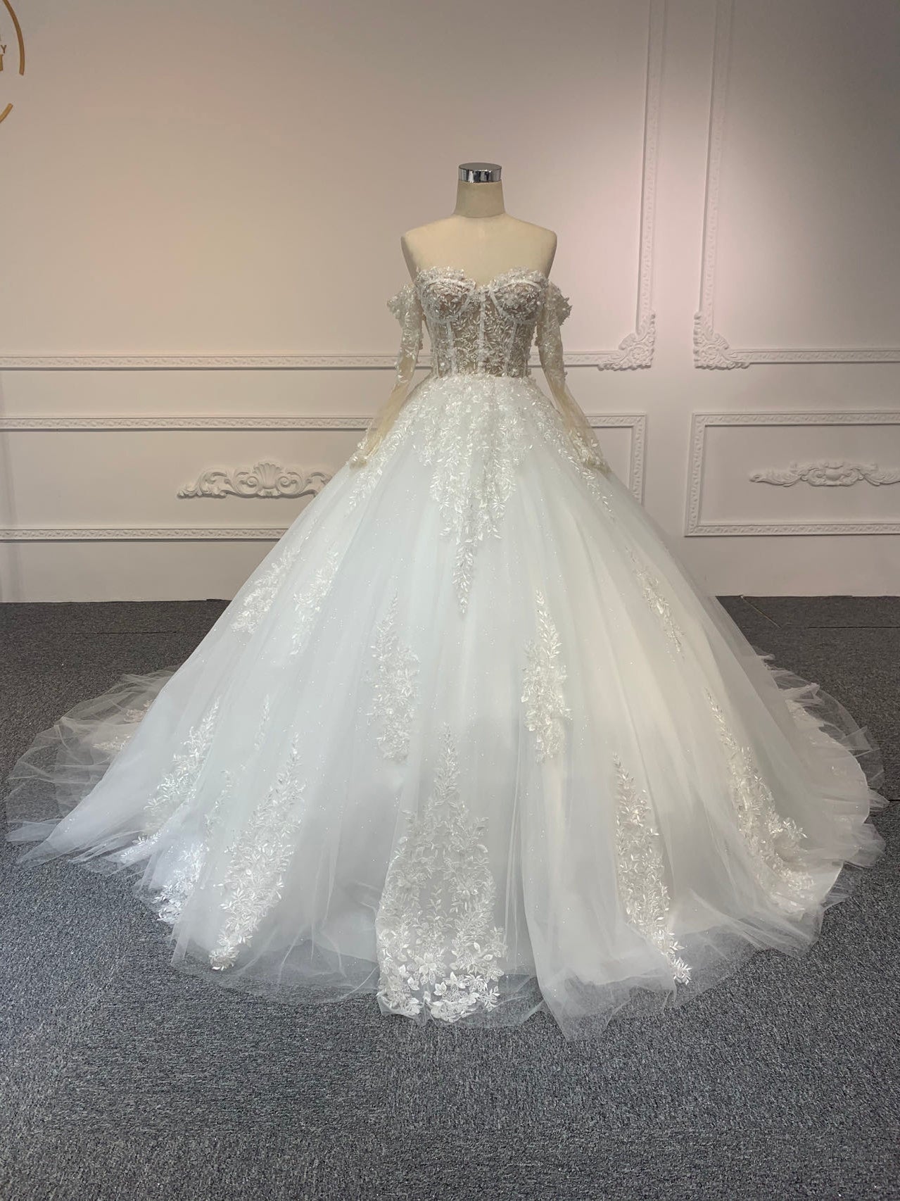 Plus Size Elegance Strapless Lace Wedding Dress