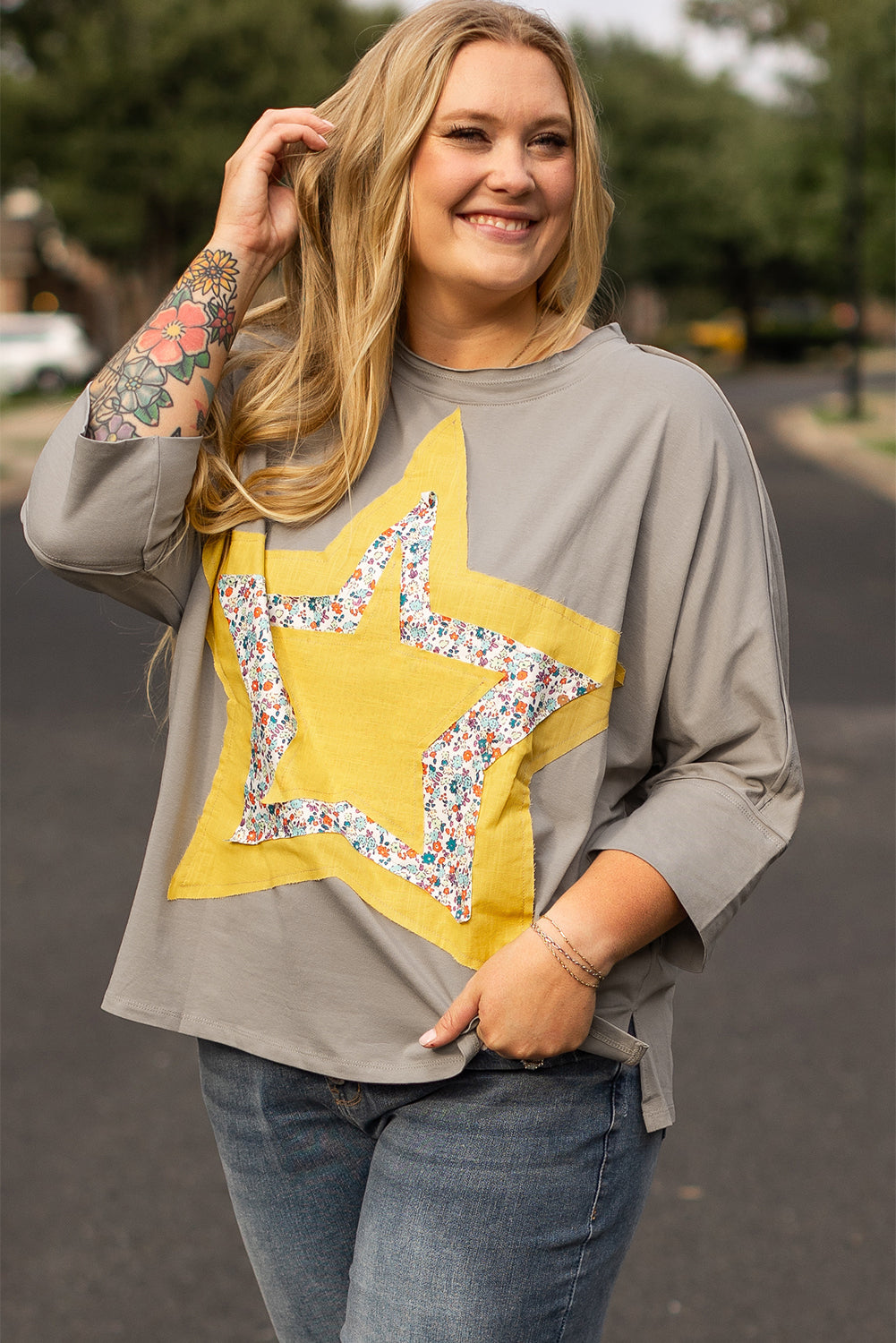 Plus Size Floral Star Patched 3/4 Sleeve Top - Plus Size XL-4XL - View 4