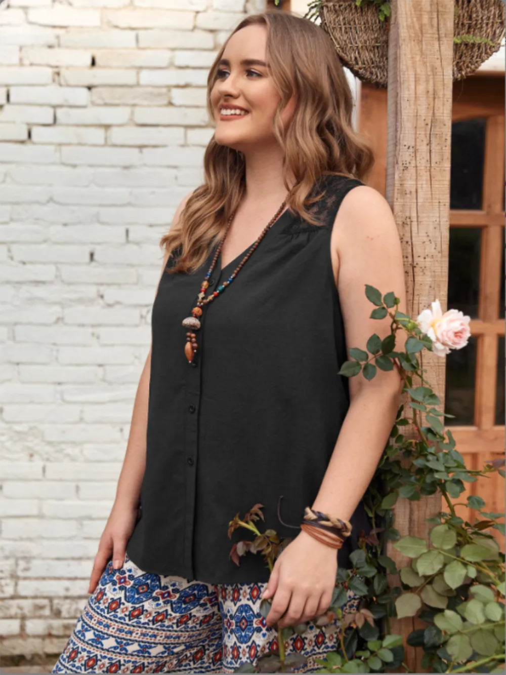 Plus Size V-Neck Lace Tank