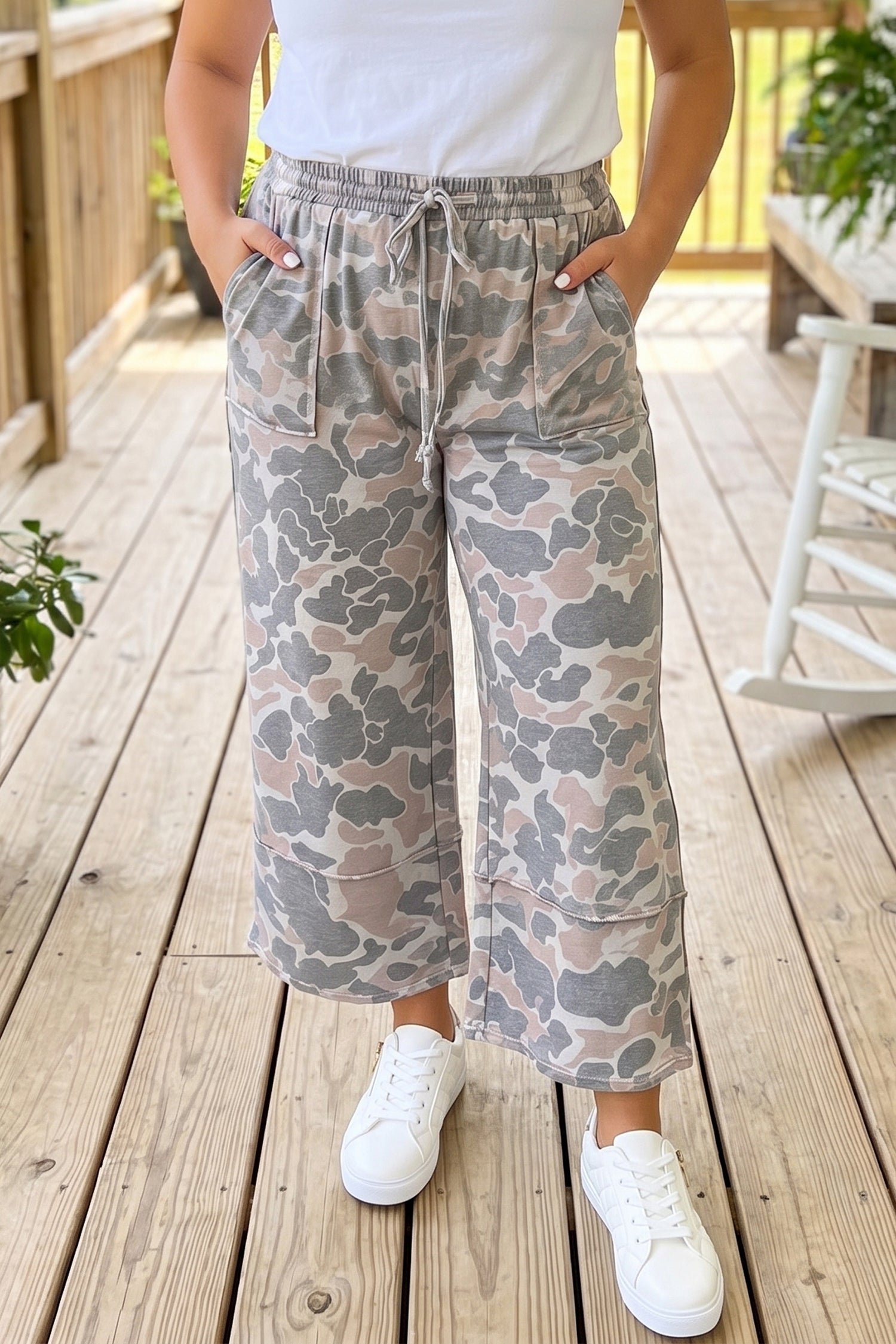 Plus Size Camo Print Patch Pocket Ankle Pants - Plus Size XL-4XL - View 1