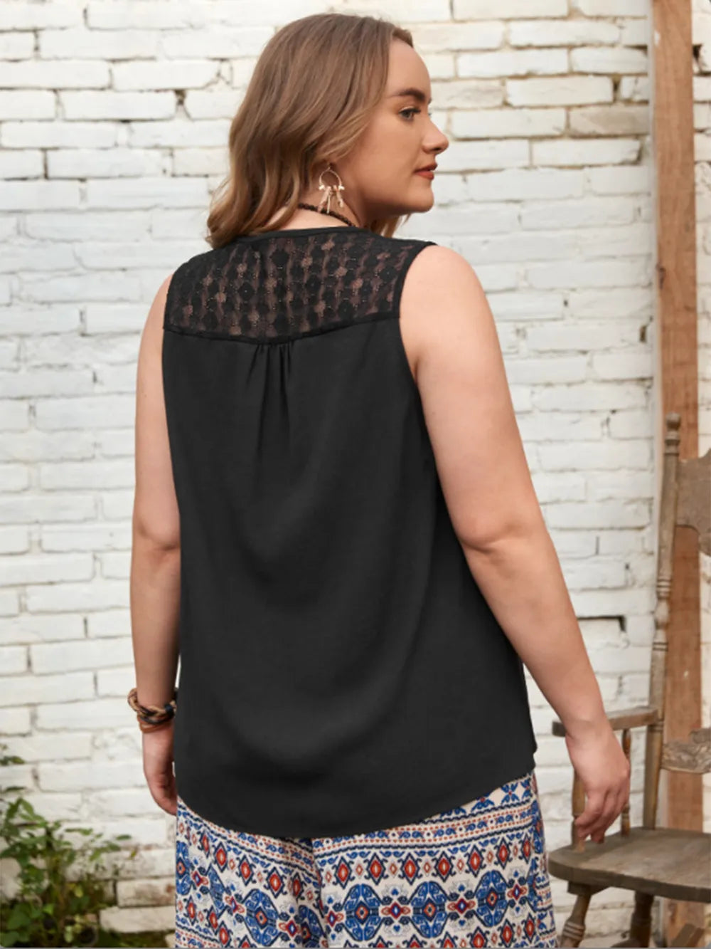 Plus Size V-Neck Lace Tank