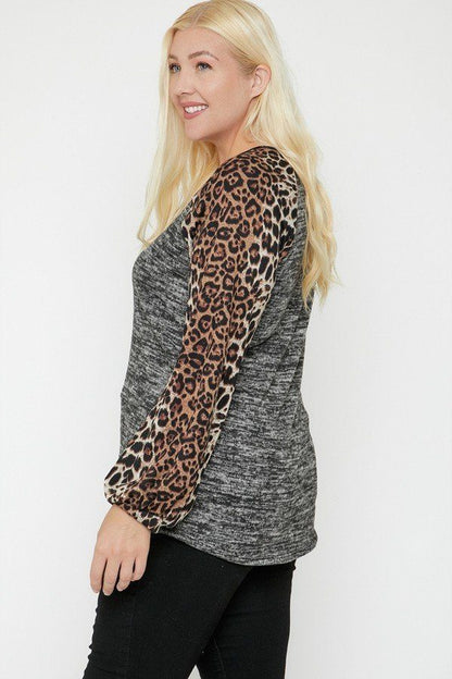 Plus Size Two Tone Cheetah Print Top - Plus Size XL-4XL - View 5