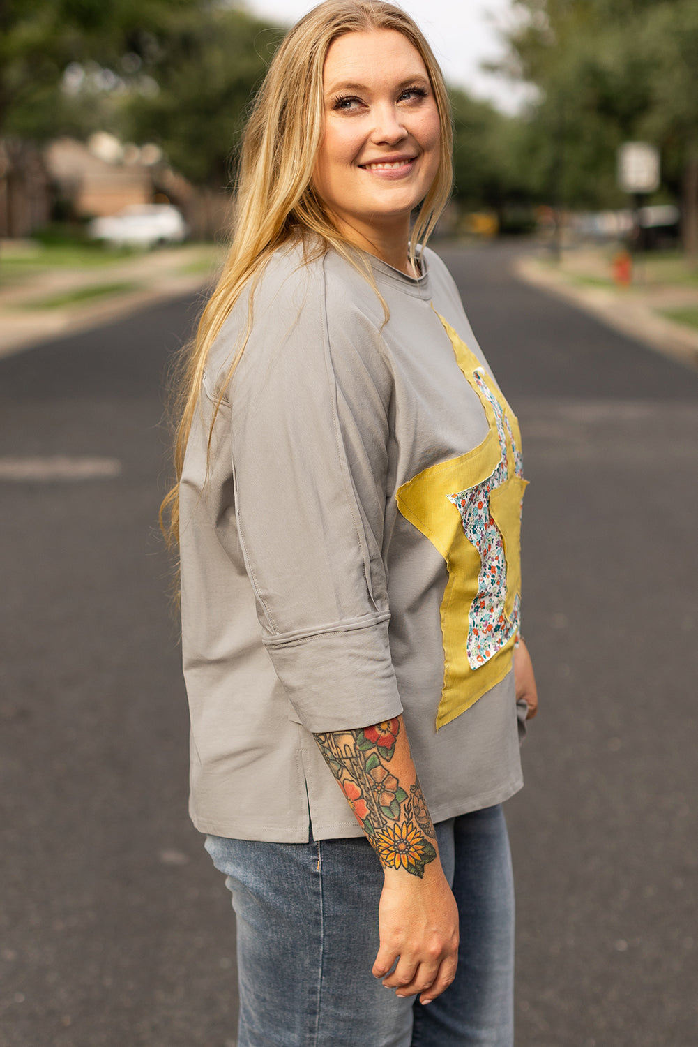 Plus Size Floral Star Patched 3/4 Sleeve Top - Plus Size XL-4XL - View 3