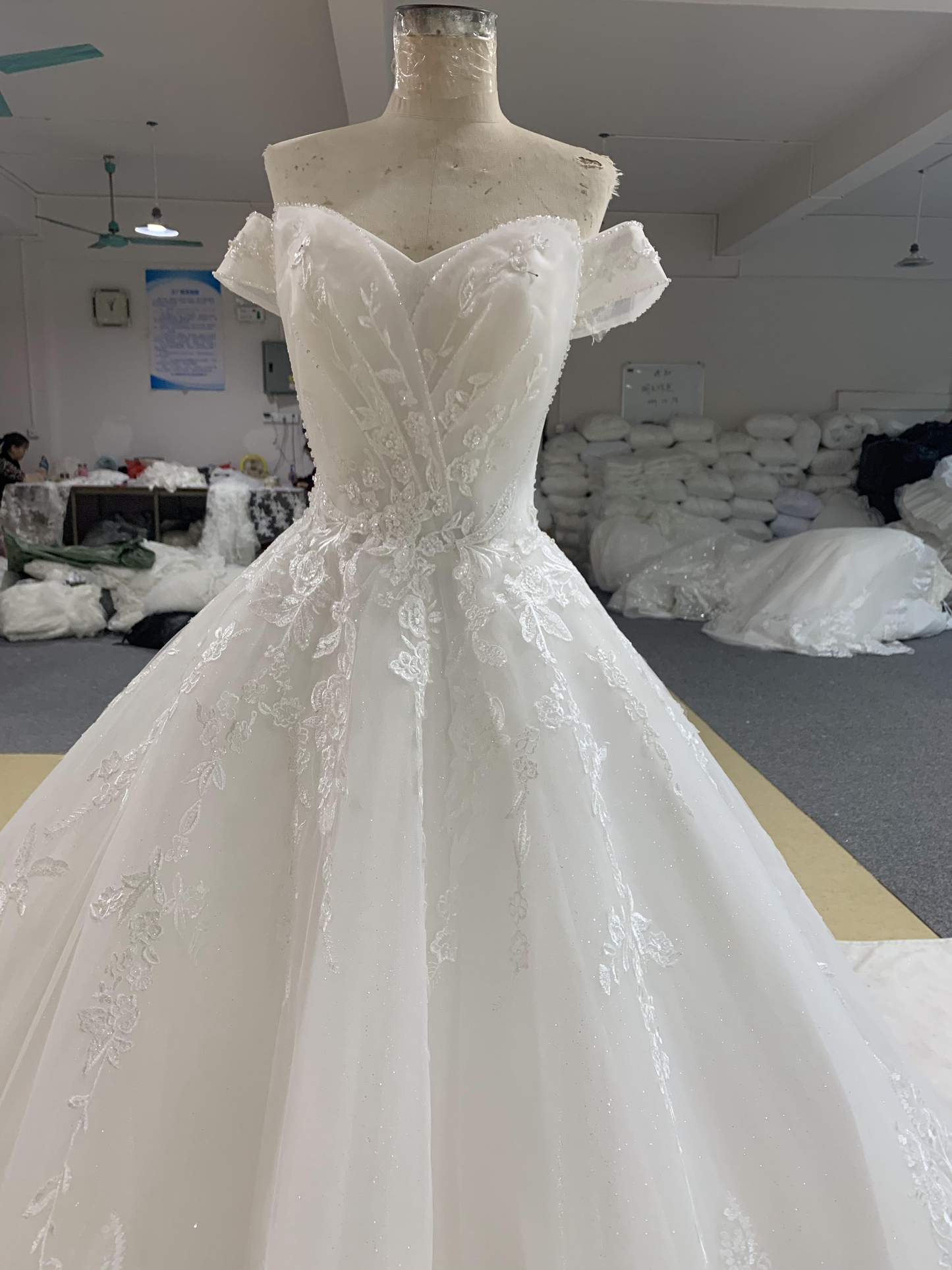 BYG princess wedding dress off the shoulder bridal gown Ball gown wedding dress BYG Wedding Factory 