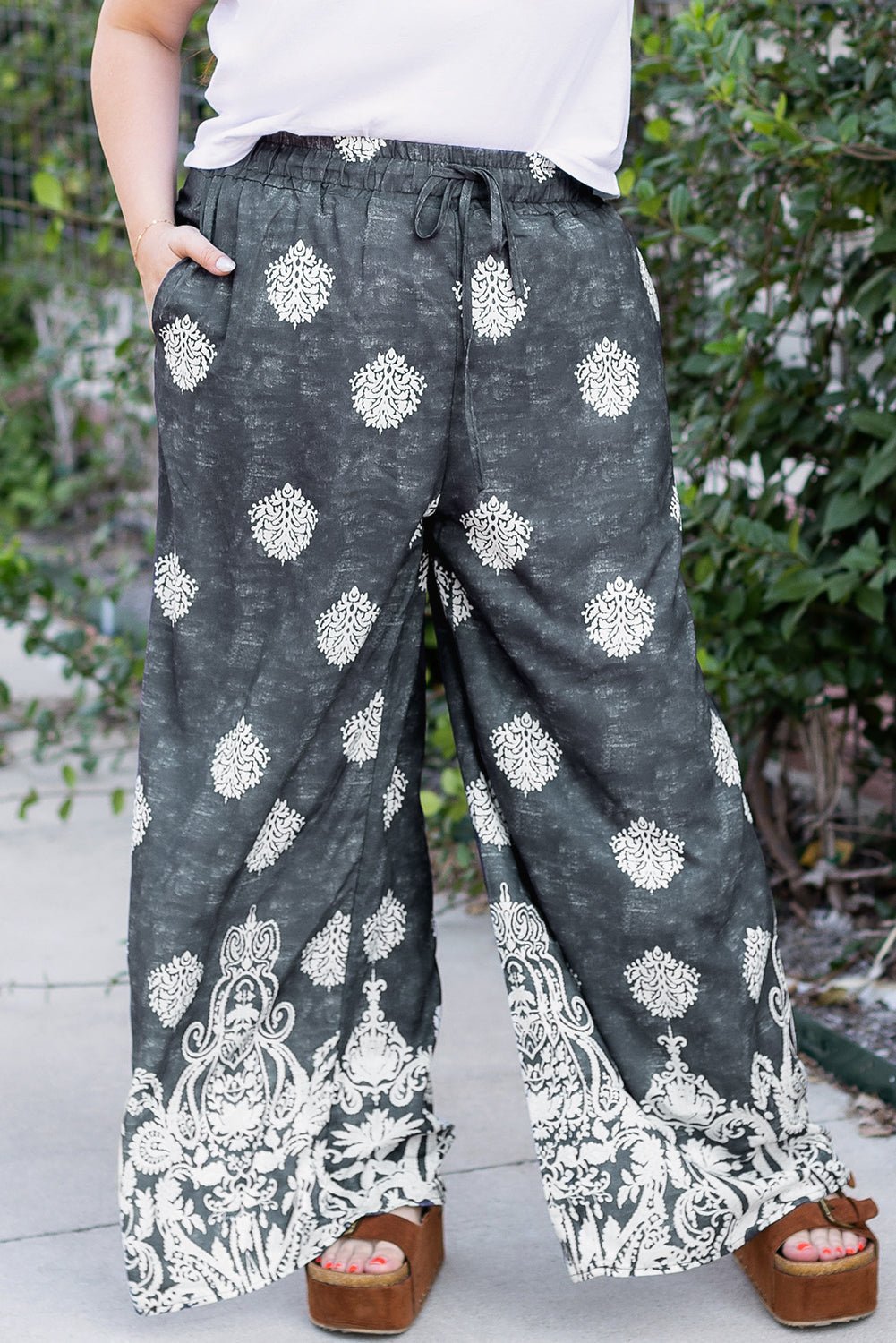 Black Plus Size Geometric Ethnic Print Drawstring Wide Leg Pants - Plus Size Clothing