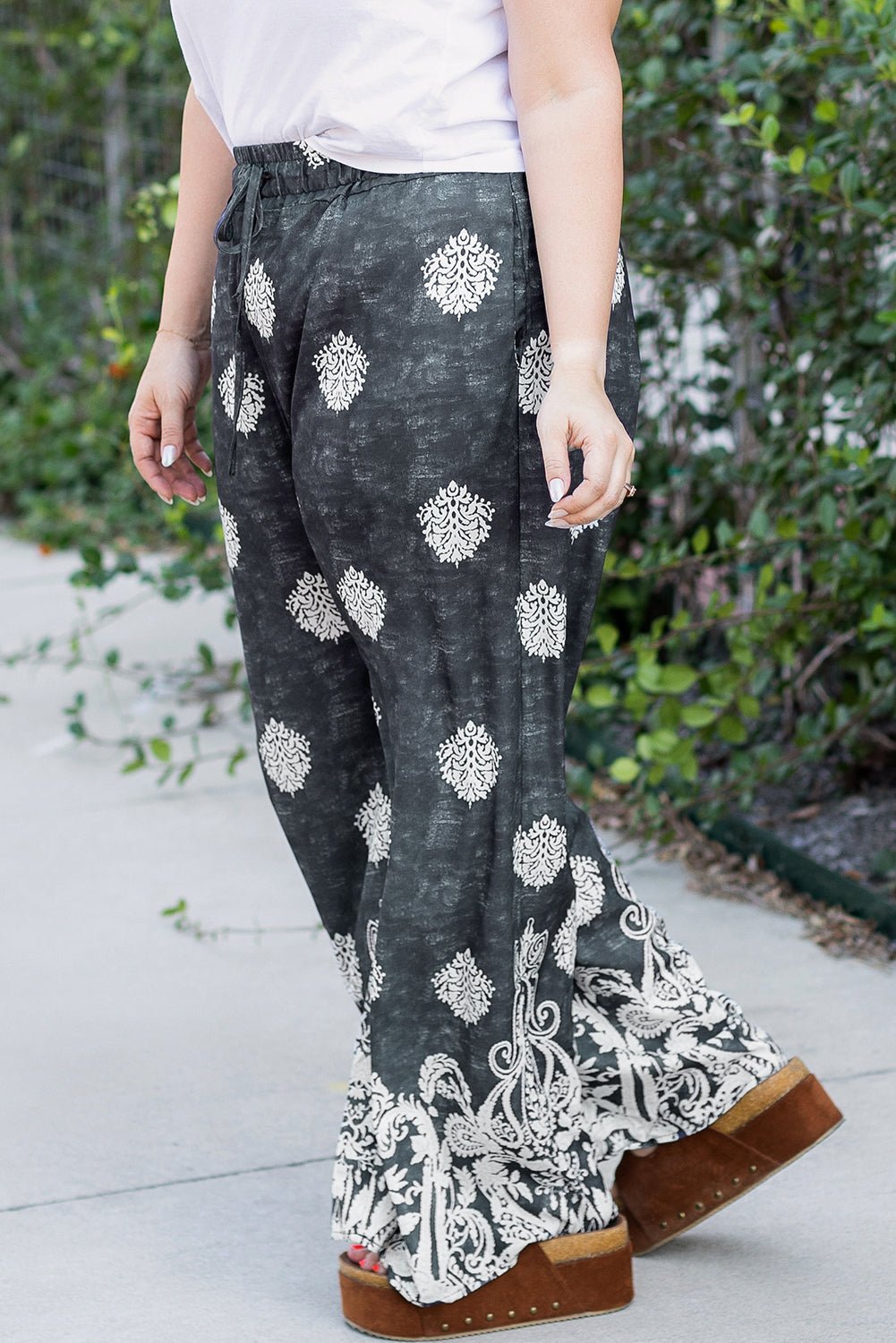 Black Plus Size Geometric Ethnic Print Drawstring Wide Leg Pants - Plus Size Clothing