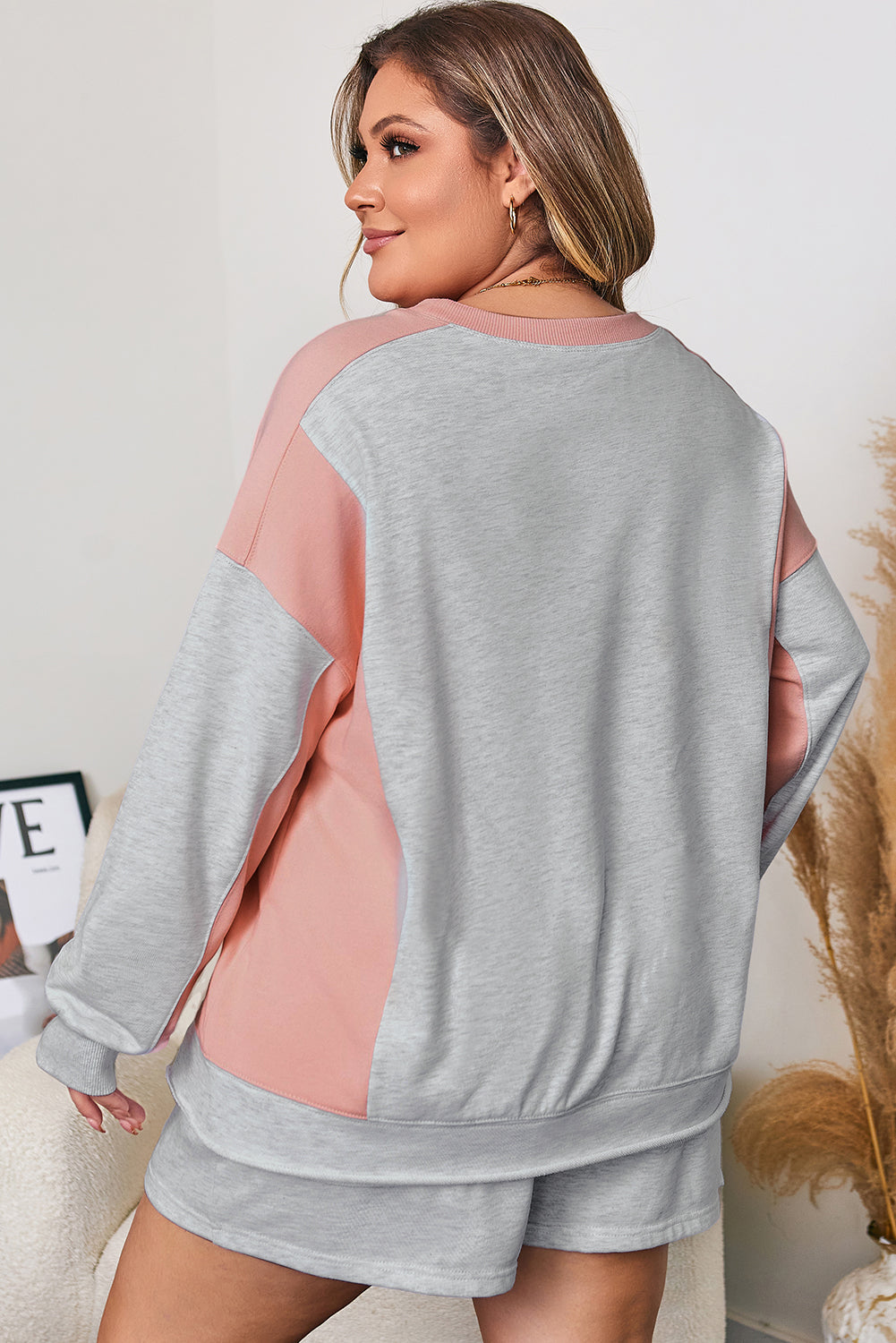 Plus Size Colorblock Pullover & Shorts Two-Piece Outfit - Plus Size XL-4XL - View 2