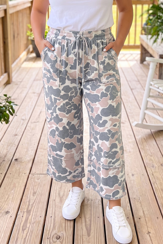 Plus Size Camo Print Patch Pocket Ankle Pants
