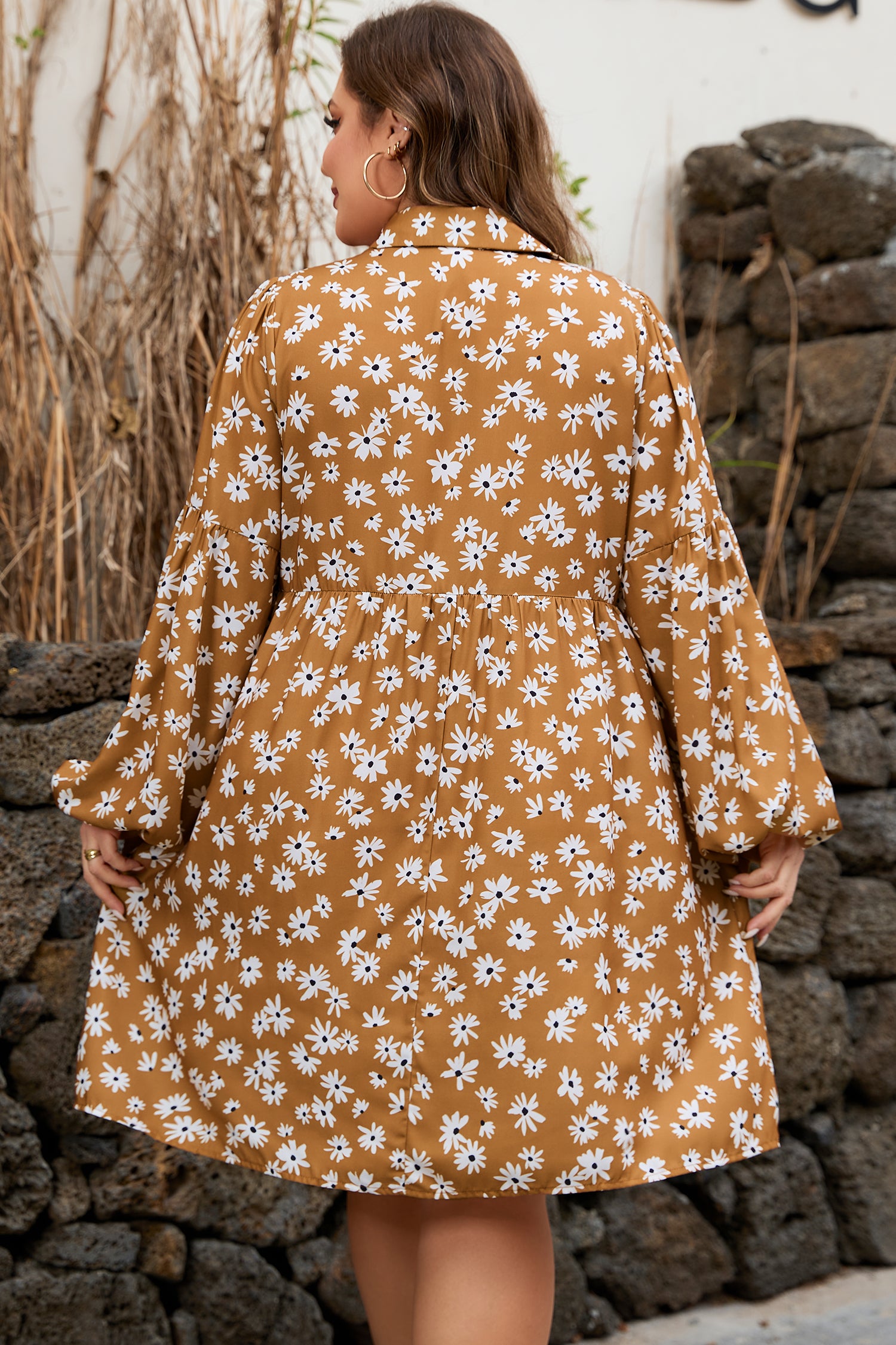 Plus Size Daisy Floral Split Neck Puff Sleeve Dress - Plus Size XL-4XL - View 2