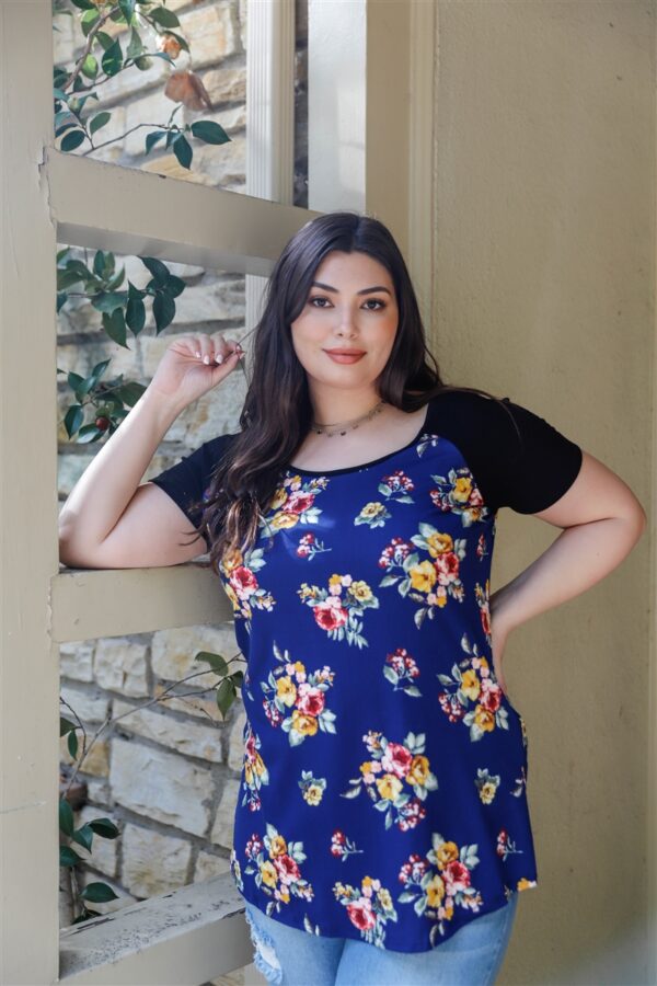 Plus Floral Print & Ribbed Black Colorblock Top Tops